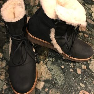 SOLD!!!!New UGG LUISA BLACK nubuck leather boots